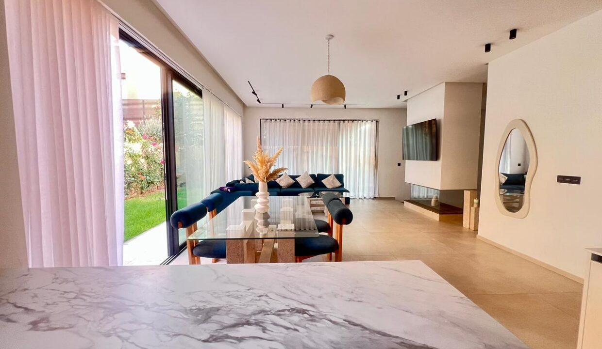 WhatsApp Image 2025-12-10 at 09.29.09 (2)