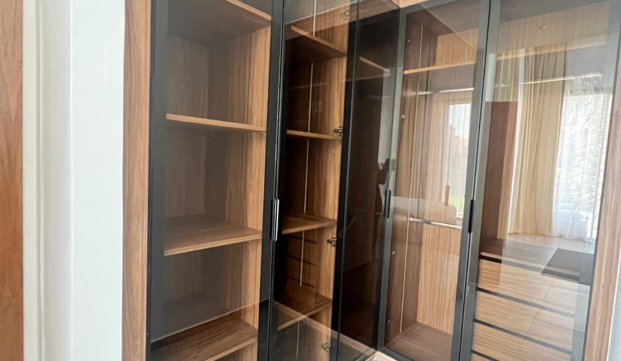 WhatsApp Image 2025-12-10 at 09.34.33 (4)